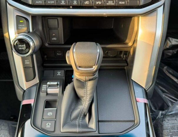 TOYOTA LANDCRUISER Image 4