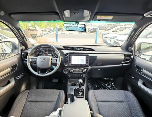 TOYOTA HILUX Image 2