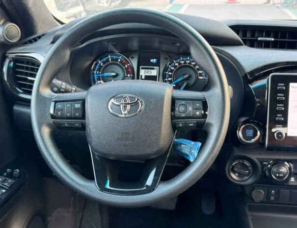 TOYOTA HILUX Image 7