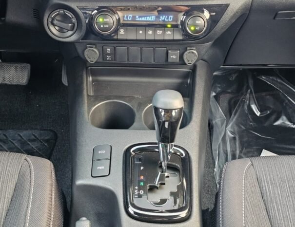 TOYOTA HILUX Image 5