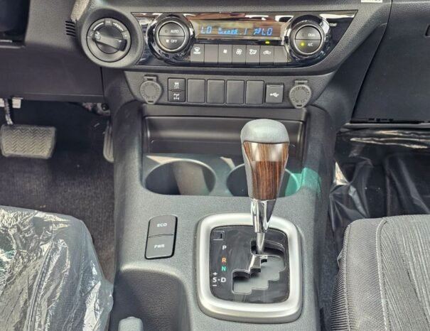 TOYOTA HILUX Image 4