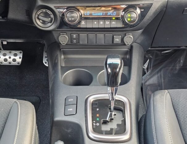 TOYOTA HILUX Image 4