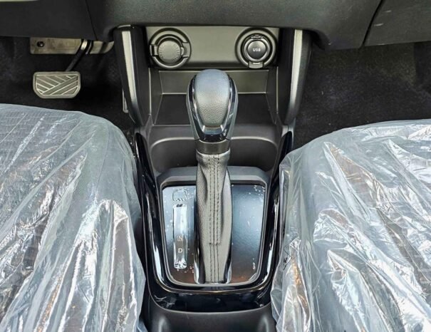 SUZUKI SWIFT Image 5