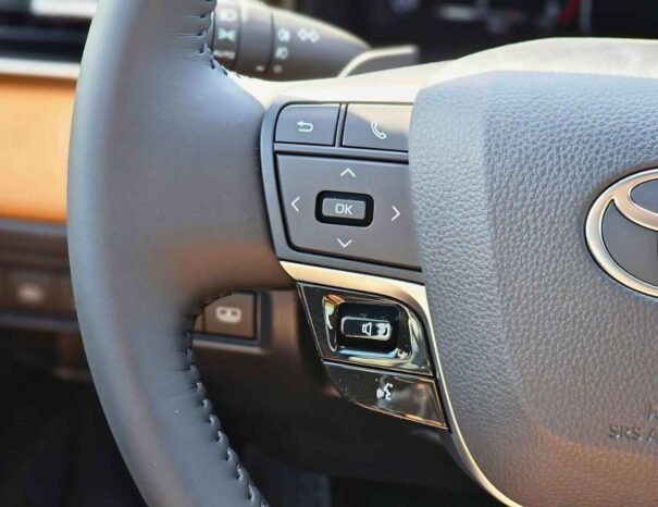 TOYOTA CAMRY Image 8