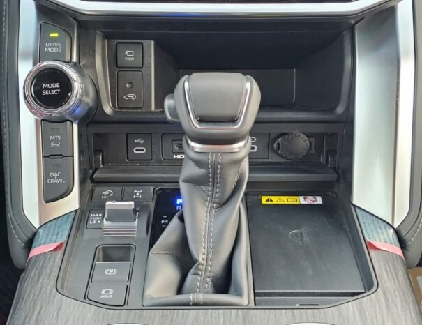 TOYOTA LANDCRUISER Image 4