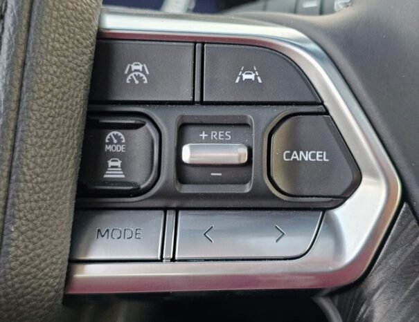 TOYOTA LANDCRUISER Image 7