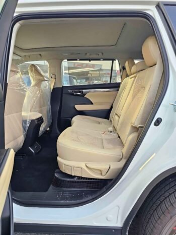 TOYOTA HIGHLANDER Image 2