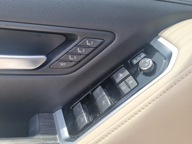 TOYOTA LANDCRUISER Image 2