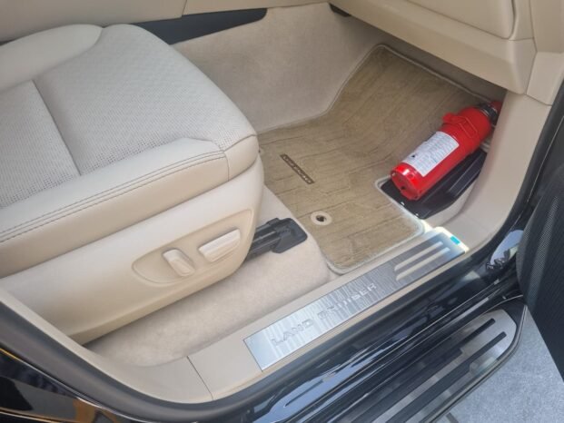 TOYOTA LANDCRUISER Image 5