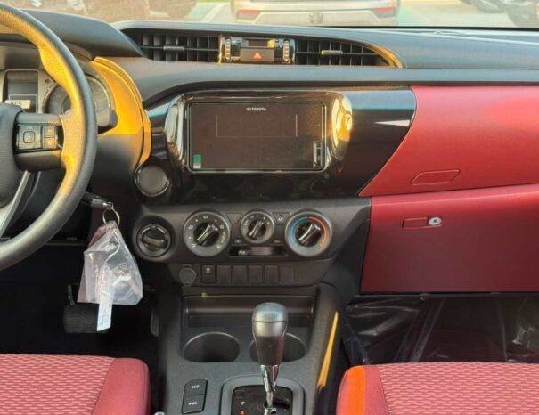 TOYOTA HILUX Image 2