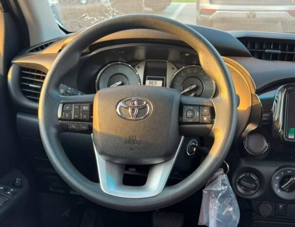 TOYOTA HILUX Image 4
