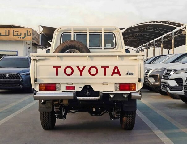 TOYOTA LAND CRUISER PICKUP Image 12