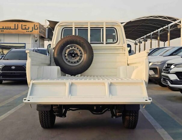 TOYOTA LAND CRUISER PICKUP Image 11