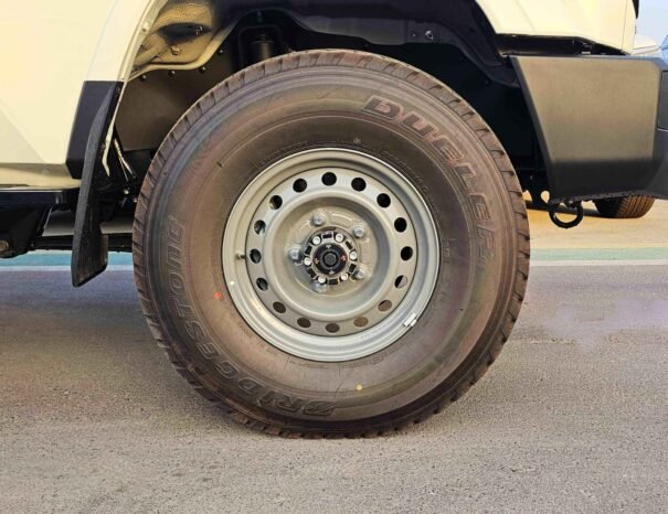 TOYOTA LAND CRUISER PICKUP Image 9