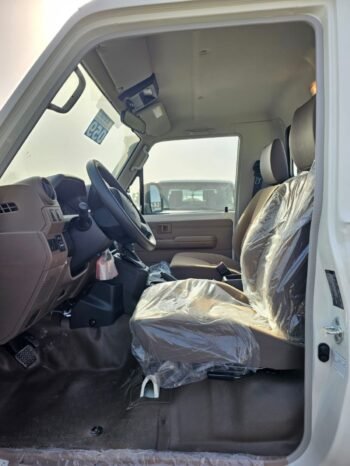 TOYOTA LAND CRUISER PICKUP Image 8
