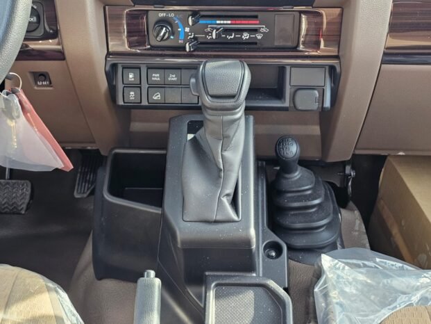 TOYOTA LAND CRUISER PICKUP Image 4