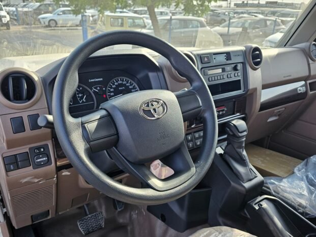 TOYOTA LAND CRUISER PICKUP Image 5
