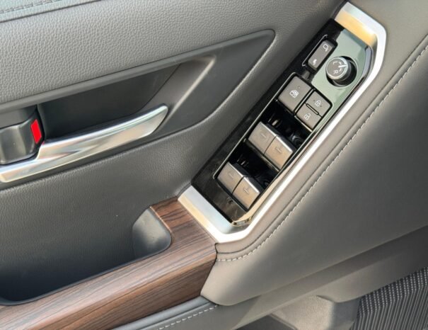 TOYOTA LANDCRUISER Image 7