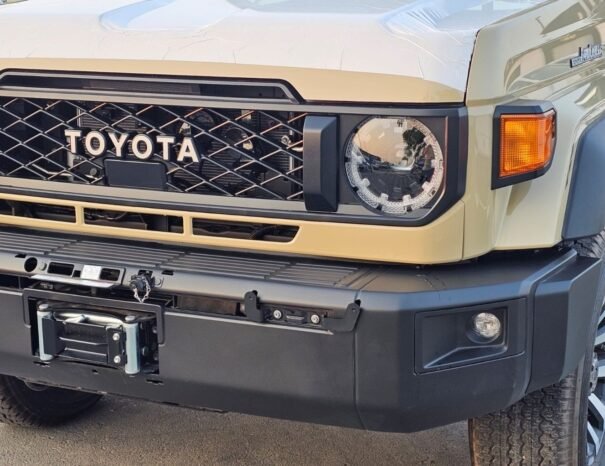 TOYOTA LAND CRUISER PICKUP Image 21