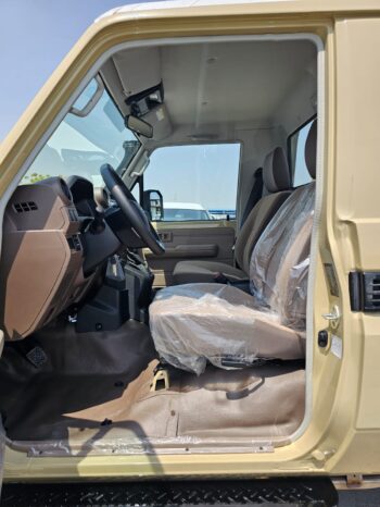 TOYOTA LAND CRUISER PICKUP Image 11