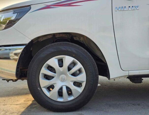 TOYOTA HILUX Image 11