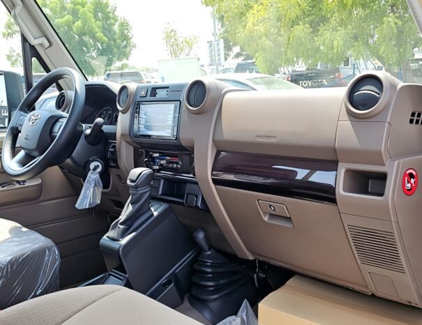 TOYOTA LAND CRUISER PICKUP Image 9