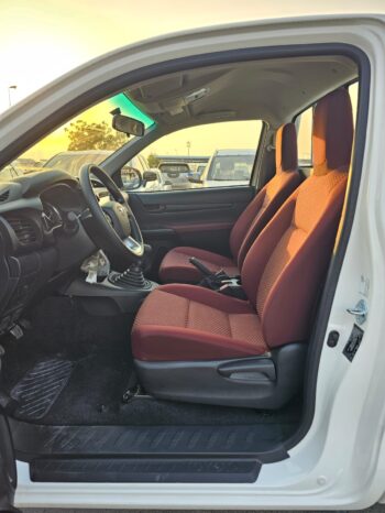 TOYOTA HILUX Image 10