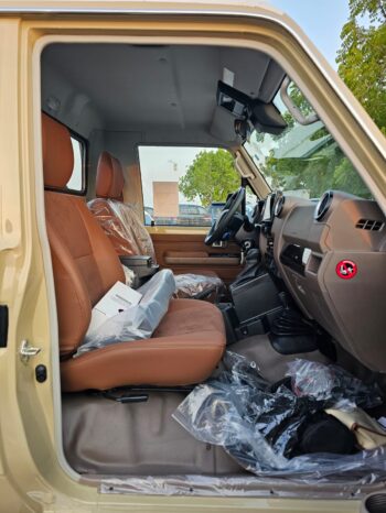 TOYOTA LAND CRUISER PICKUP Image 24