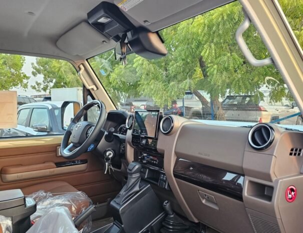 TOYOTA LAND CRUISER PICKUP Image 25
