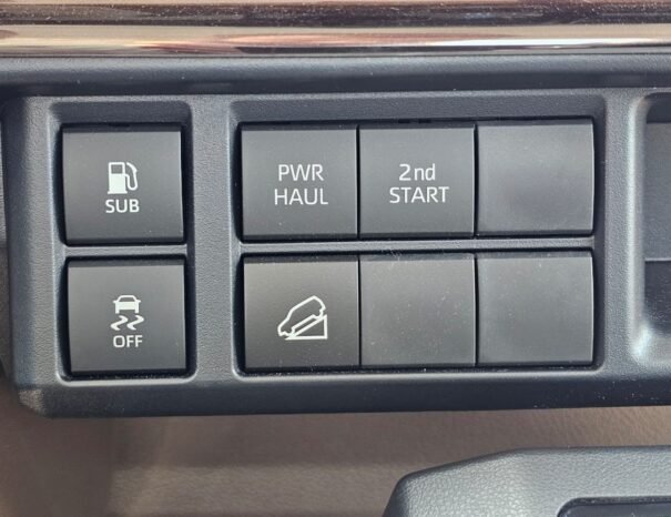 TOYOTA LAND CRUISER PICKUP Image 7
