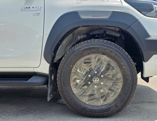 TOYOTA HILUX Image 16