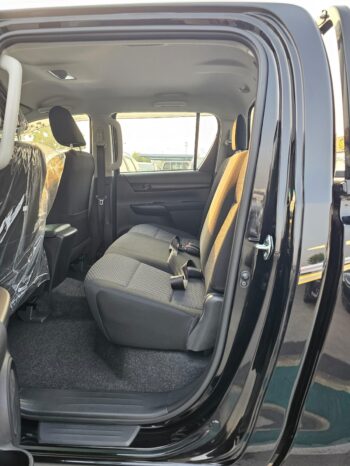TOYOTA HILUX Image 2