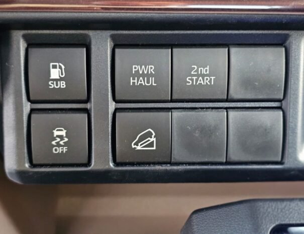 TOYOTA LAND CRUISER PICKUP Image 13