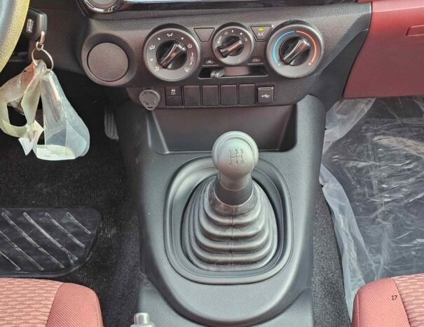 TOYOTA HILUX Image 5