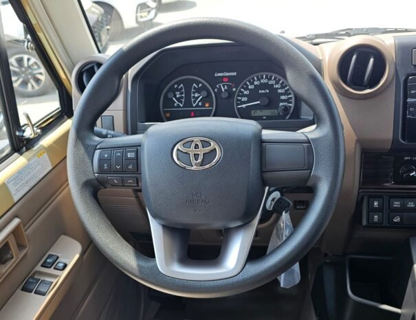 TOYOTA LAND CRUISER PICKUP Image 5