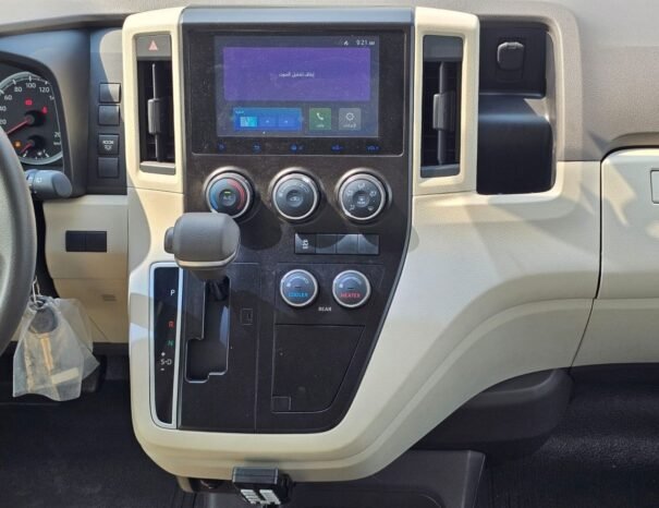 TOYOTA HIACE Image 16