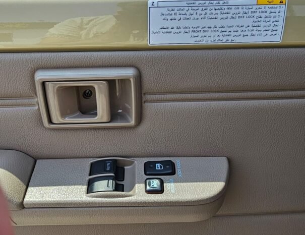 TOYOTA LAND CRUISER PICKUP Image 4