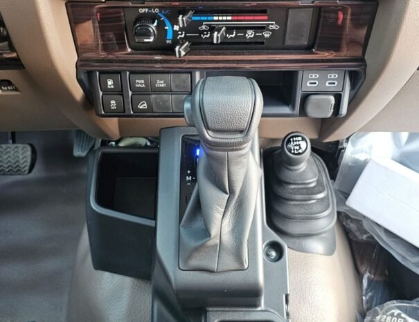 TOYOTA LAND CRUISER PICKUP Image 2