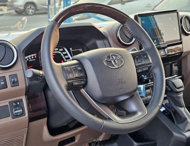 TOYOTA LAND CRUISER PICKUP Image 3