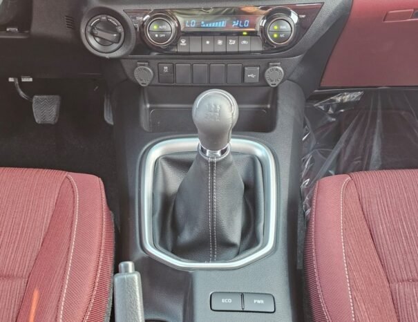 TOYOTA HILUX Image 4