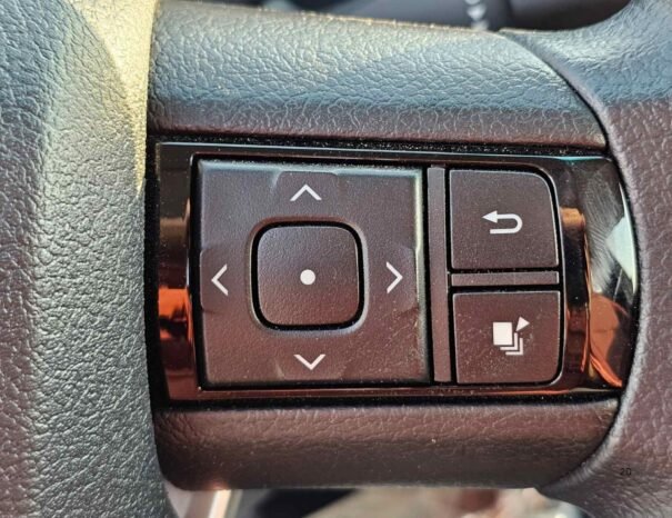 TOYOTA HILUX Image 2