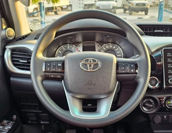 TOYOTA HILUX Image 6