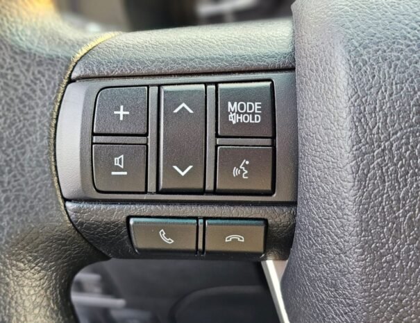 TOYOTA HILUX Image 8