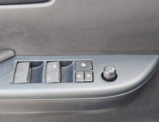 TOYOTA HILUX Image 9