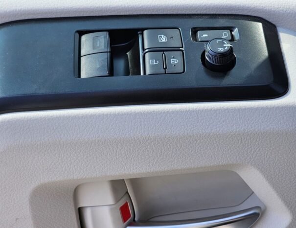 TOYOTA HIACE Image 5