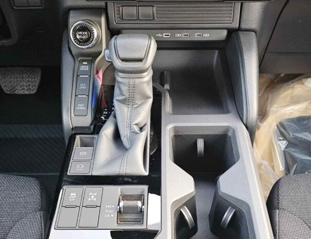 TOYOTA PRADO Image 4