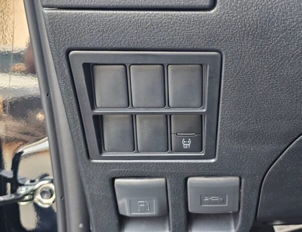 TOYOTA HILUX Image 23