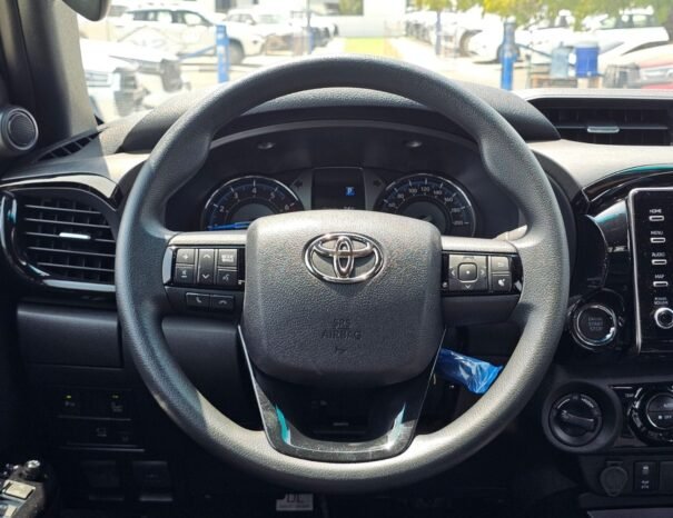 TOYOTA HILUX Image 8