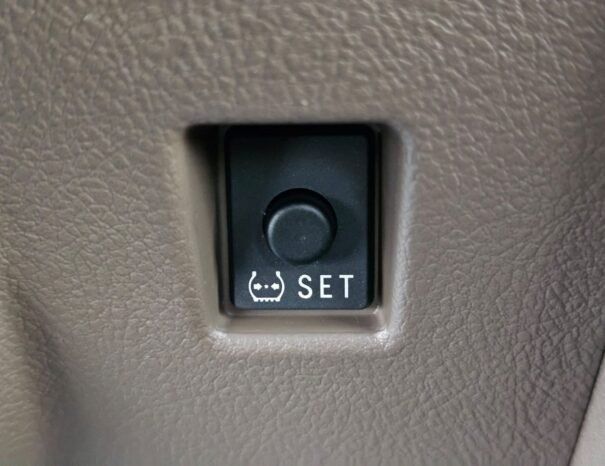 TOYOTA LAND CRUISER PICKUP Image 9
