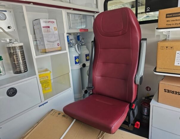 TOYOTA HIACE Image 9
